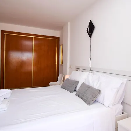 Ref 293 Apartamento De 1 Dormitorio En Primera Linea De Playa Con Vistas Al Mar Y Piscina * Fuengirola