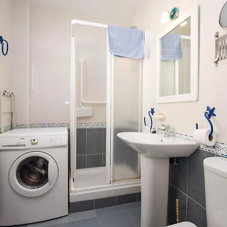 Ref 293 Apartamento De 1 Dormitorio En Primera Linea De Playa Con Vistas Al Mar Y Piscina Fuengirola